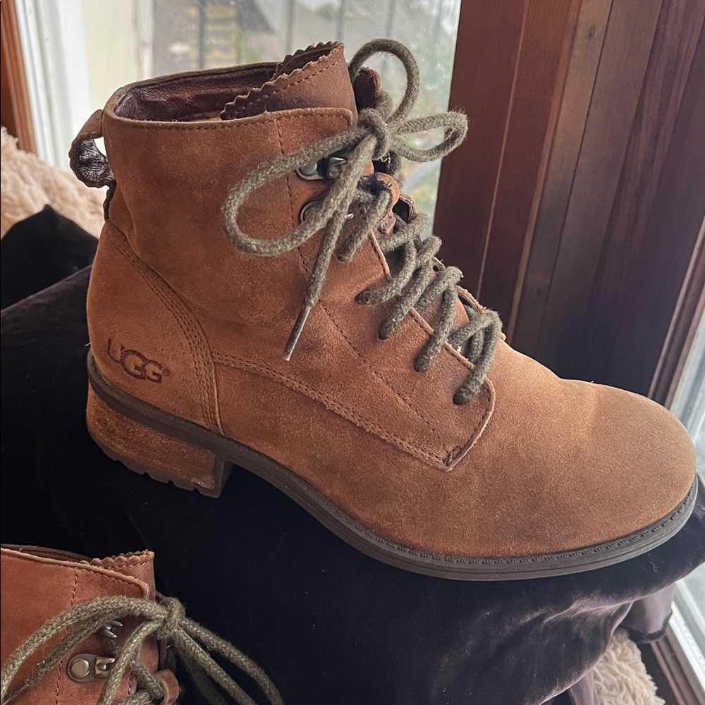 Ugg lace up fur lined boots!